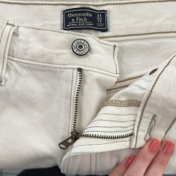Abercrombie & Fitch Natural Rise Short - White - 12 / 31 - Picture 4 of 4